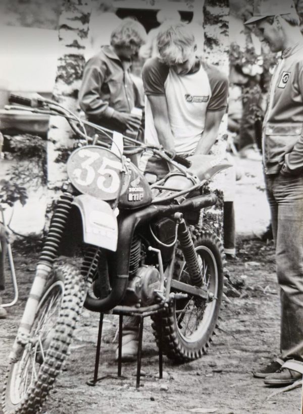 Vili Vilkman ja Markku Tirinen Honda CR 250 Hyvinkää, Erkylä lukot 1979